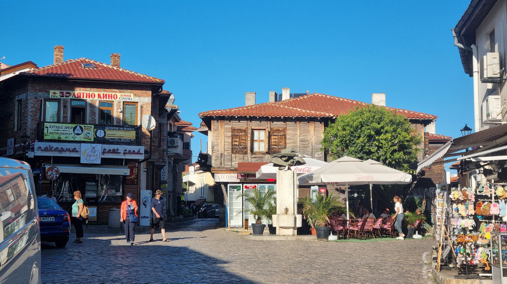 radiopelicano_schwarzes_meer_sozopol_haeuser
