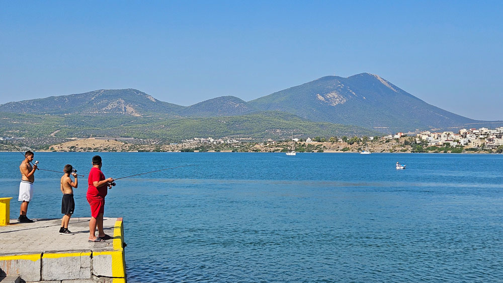 radiopelicano_griechenland_chalkida_ankerplatz_angler