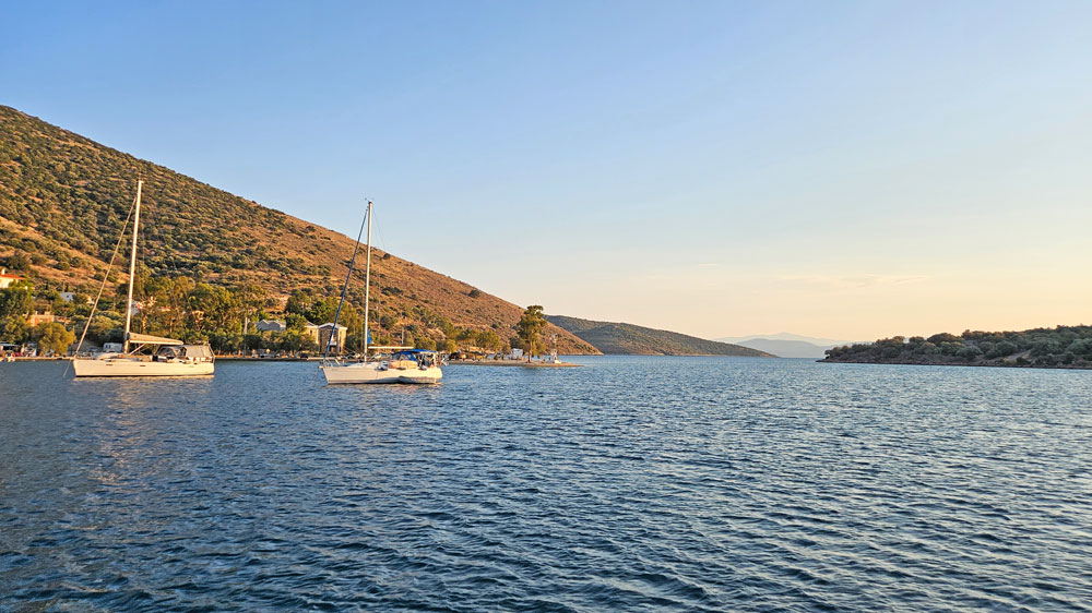 radiopelicano_griechenland_chalkida_bucht Auf dem Weg gen Norden legen wir einen Stopp im schönen Boufalo ein.